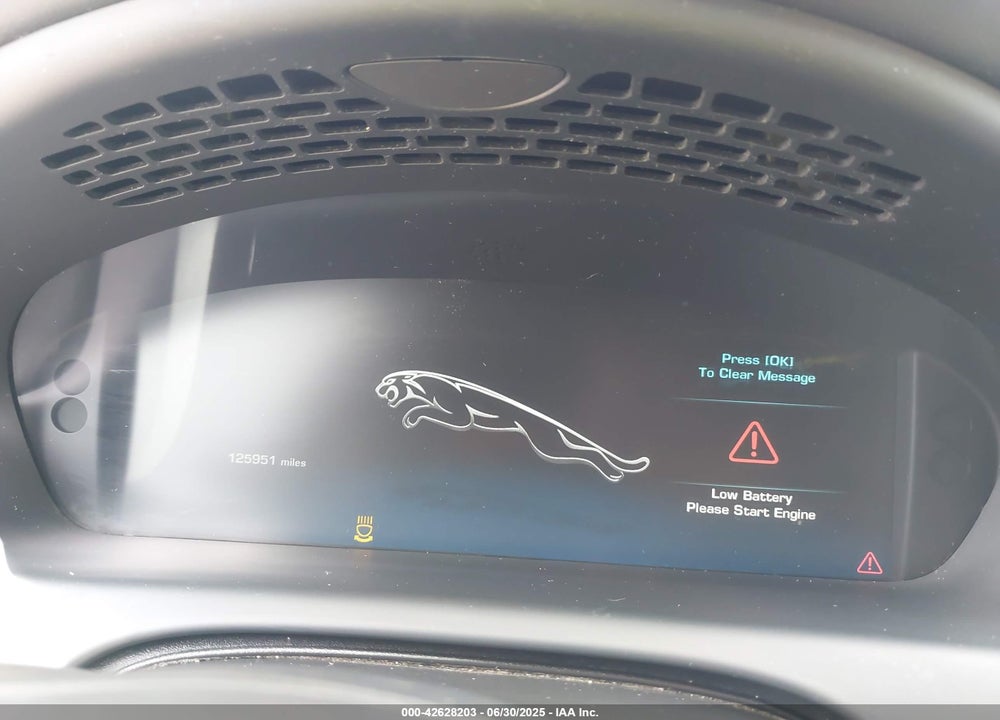 2015 JAGUAR XJ VIN: SAJWA3HT3FMV86221