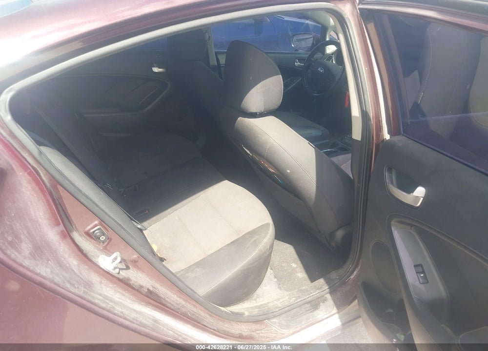 2017 KIA FORTE VIN: 3KPFL4A75HE086557