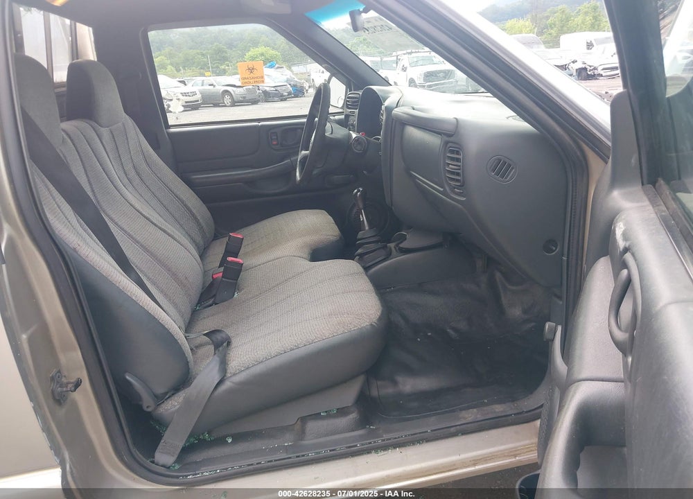 2001 CHEVROLET S-10 VIN: 1GCCS14521K117622