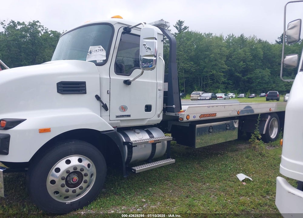 2024 MACK MD VIN: 1M2MDBAA5RS011999