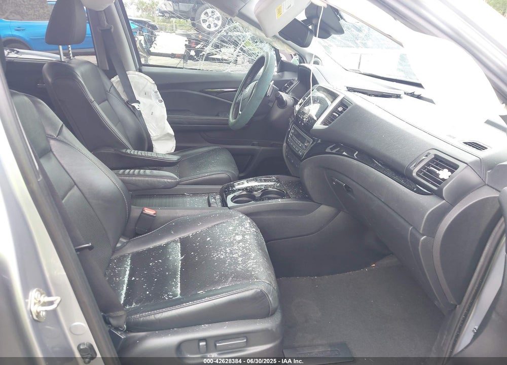 2017 HONDA PILOT VIN: 5FNYF6H02HB018120