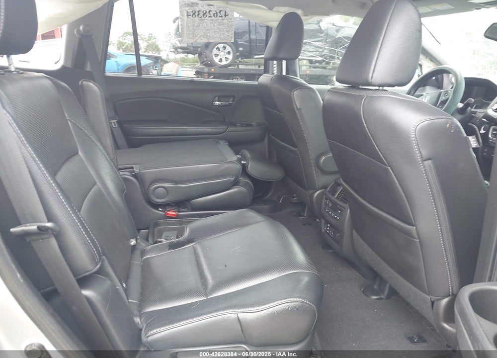 2017 HONDA PILOT VIN: 5FNYF6H02HB018120