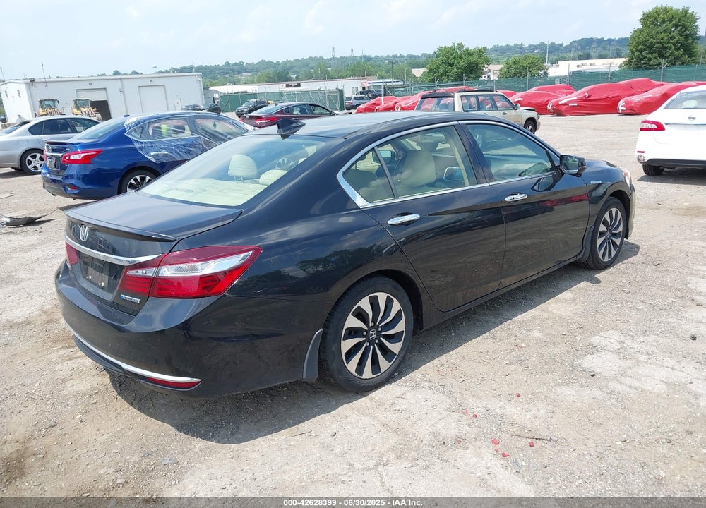 2017 HONDA ACCORD VIN: JHMCR6F55HC007267