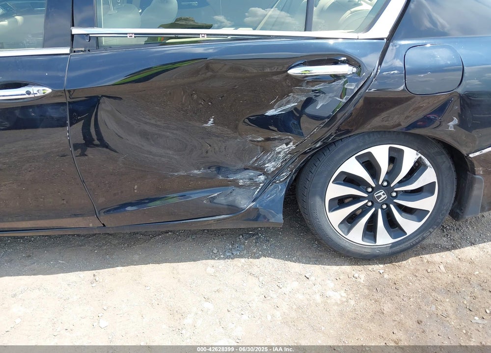 2017 HONDA ACCORD VIN: JHMCR6F55HC007267