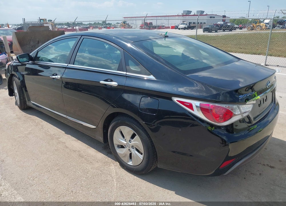 2015 HYUNDAI SONATA HYBRID VIN: KMHEC4A49FA135322
