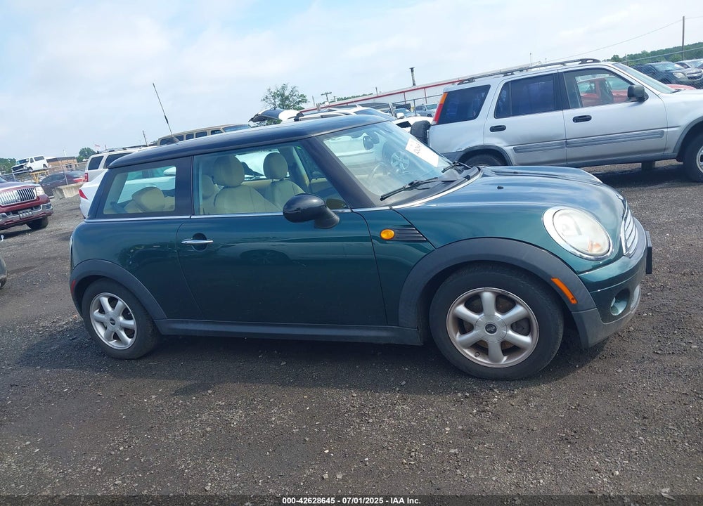 2008 MINI COOPER VIN: WMWMF33518TU66603