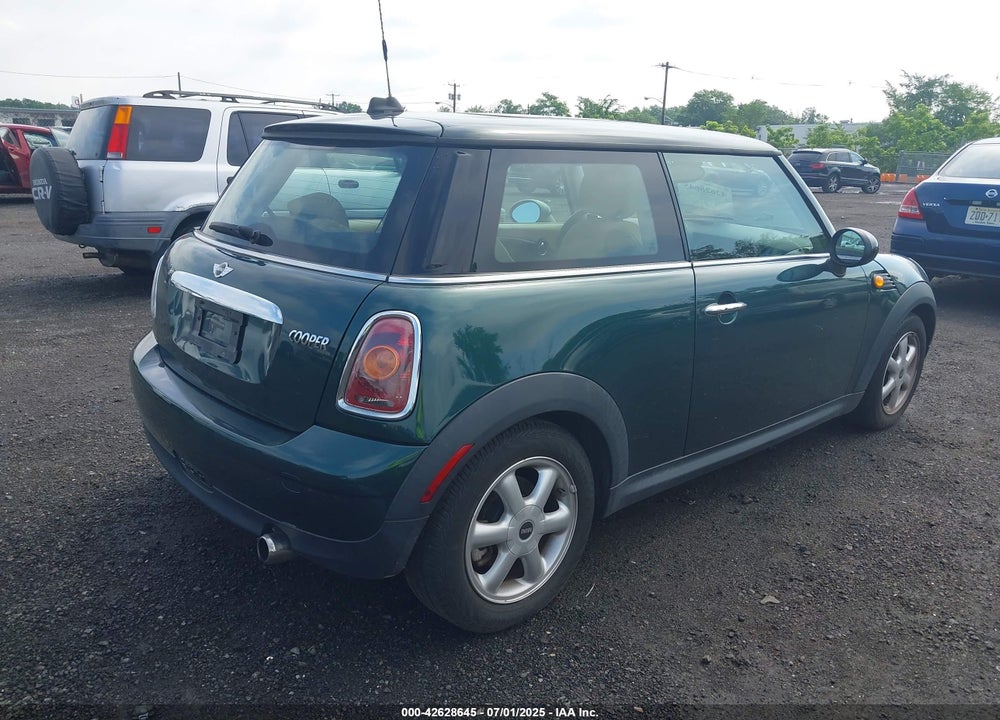 2008 MINI COOPER VIN: WMWMF33518TU66603
