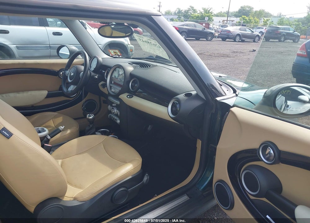 2008 MINI COOPER VIN: WMWMF33518TU66603