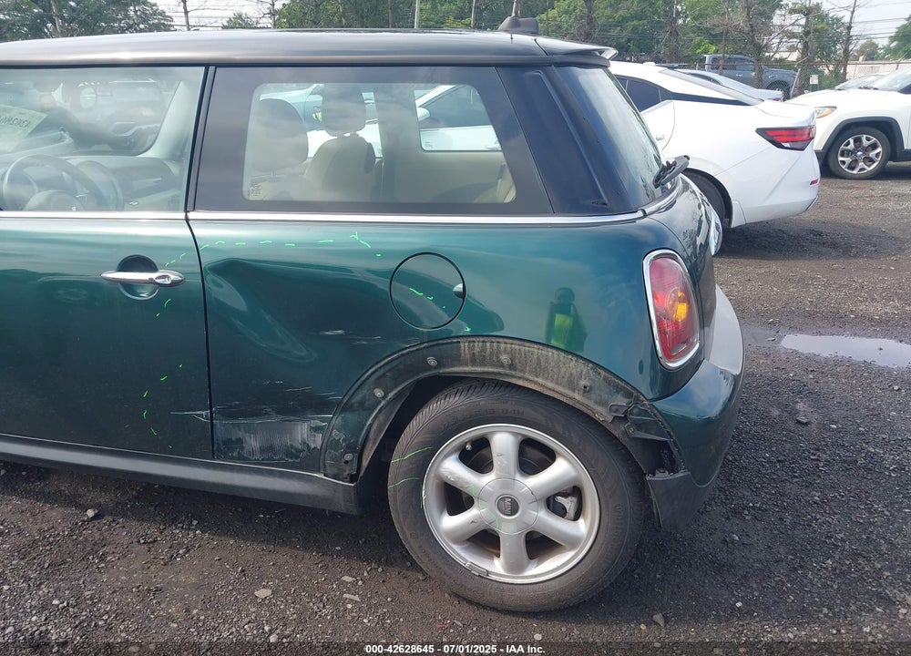 2008 MINI COOPER VIN: WMWMF33518TU66603