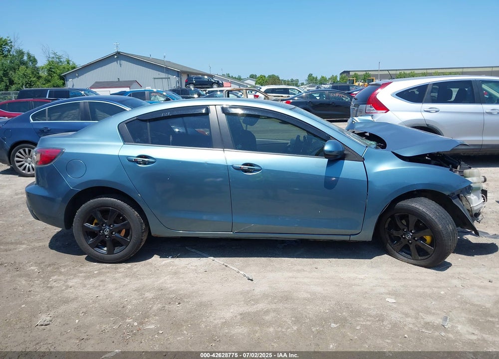 2011 MAZDA 3 VIN: JM1BL1VG4B1372367