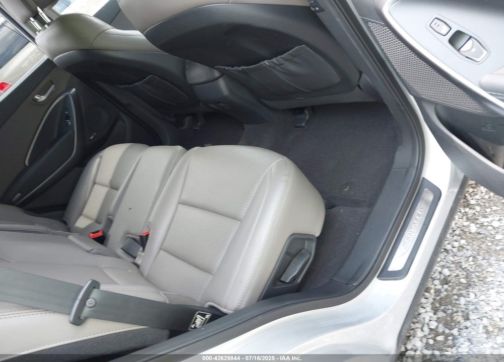 2013 HYUNDAI SANTA FE VIN: 5XYZU3LB7DG120551