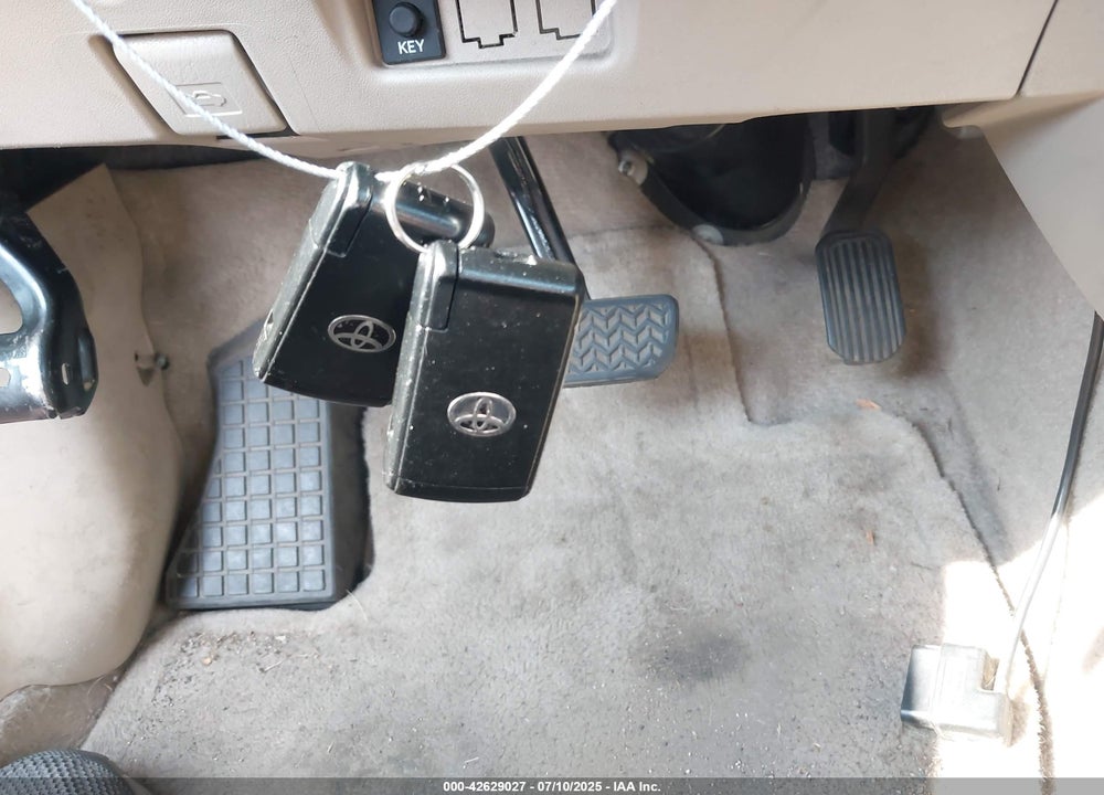 2005 TOYOTA PRIUS VIN: JTDKB20UX53022840