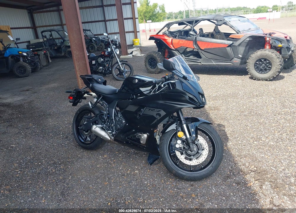 2025 YAMAHA YZFR7 VIN: JYARM38E5SA018175
