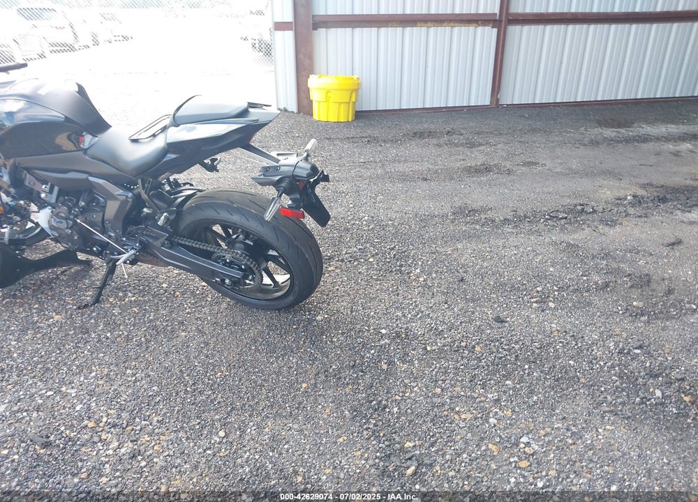 2025 YAMAHA YZFR7 VIN: JYARM38E5SA018175