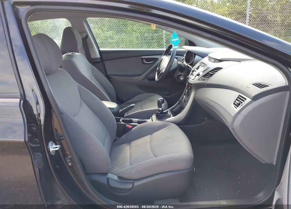 2015 HYUNDAI ELANTRA VIN: KMHDH4AE0FU229349