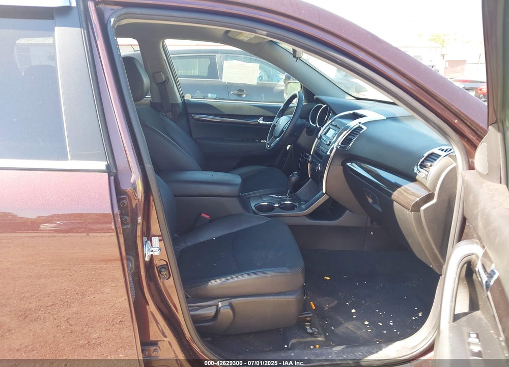 2011 KIA SORENTO VIN: 5XYKU4A2XBG031144