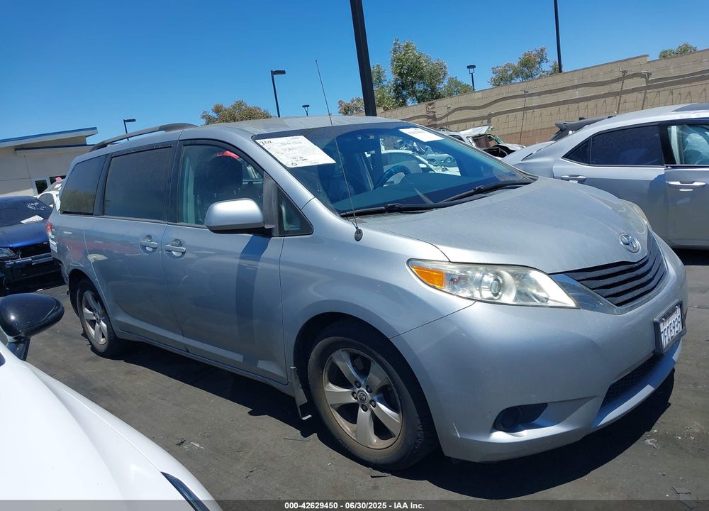 2014 TOYOTA SIENNA LE V6 8 PASSENGER VIN: 5TDKK3DC8ES467759
