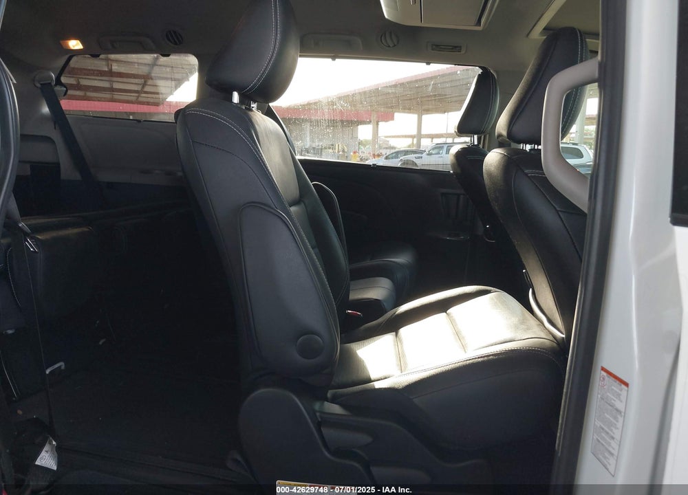 2017 TOYOTA SIENNA SE PREMIUM 8 PASSENGER VIN: 5TDXZ3DC3HS863233