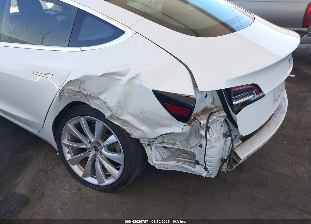 2018 TESLA MODEL 3 VIN: 5YJ3E1EB9JF085339