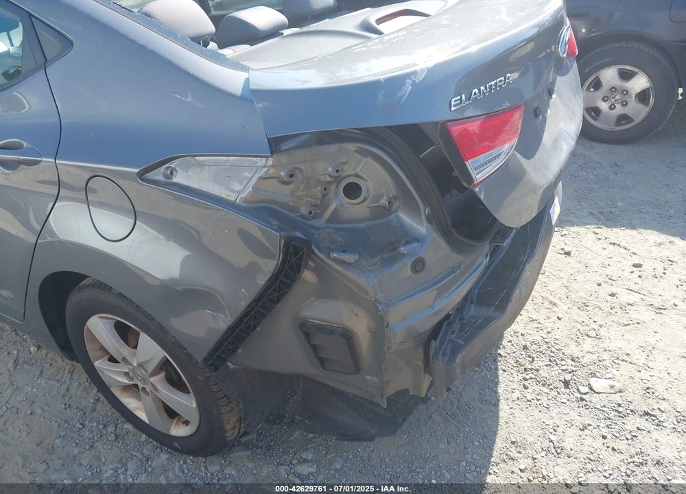 2013 HYUNDAI ELANTRA VIN: 5NPDH4AE5DH217581