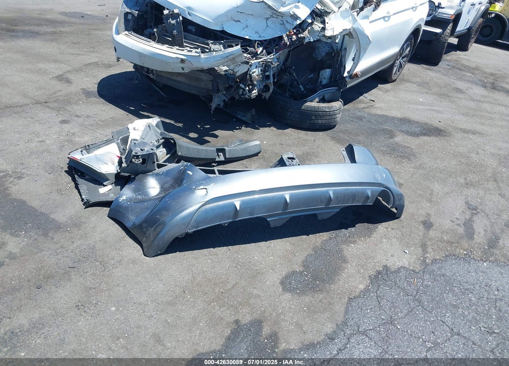 2012 HONDA FIT VIN: JHMGE8H33CS007898