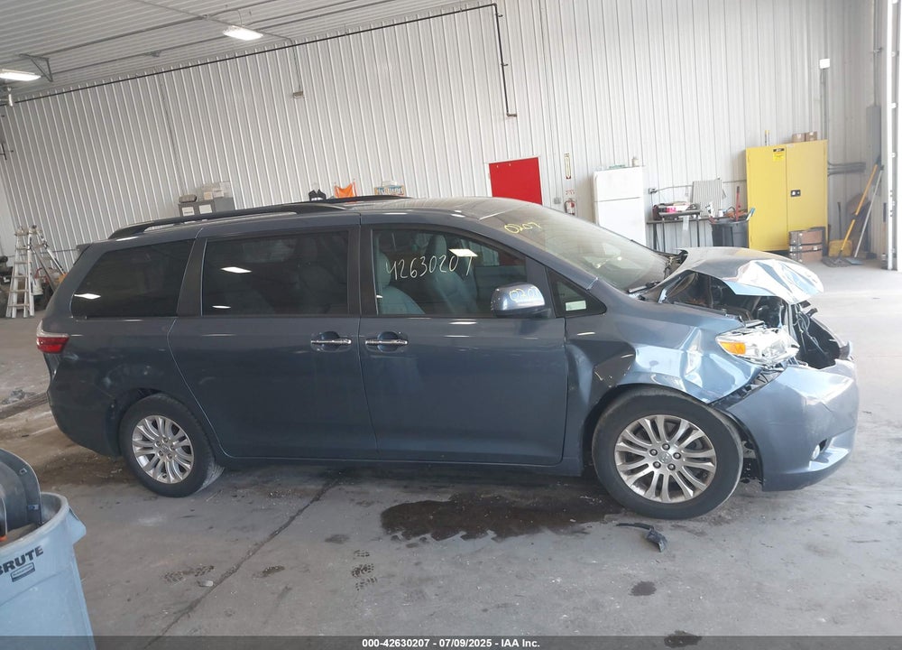 2017 TOYOTA SIENNA XLE 8 PASSENGER VIN: 5TDYZ3DC3HS887696