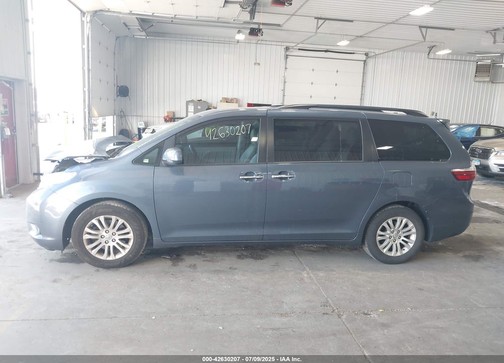 2017 TOYOTA SIENNA XLE 8 PASSENGER VIN: 5TDYZ3DC3HS887696
