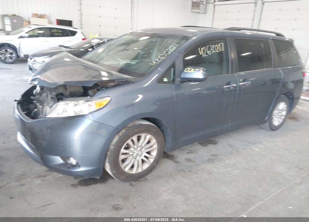 2017 TOYOTA SIENNA XLE 8 PASSENGER VIN: 5TDYZ3DC3HS887696