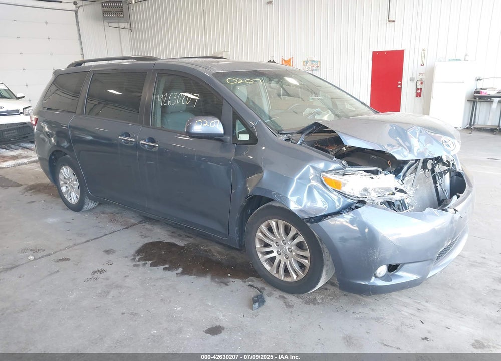 2017 TOYOTA SIENNA XLE 8 PASSENGER VIN: 5TDYZ3DC3HS887696