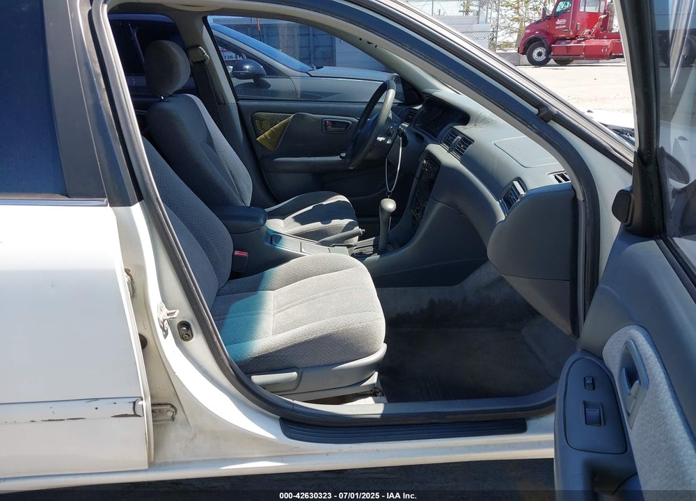 2000 TOYOTA CAMRY LE VIN: JT2BG22K3Y0433217