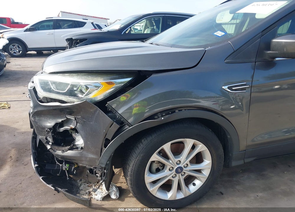 2017 FORD ESCAPE VIN: 1FMCU0G95HUC00555