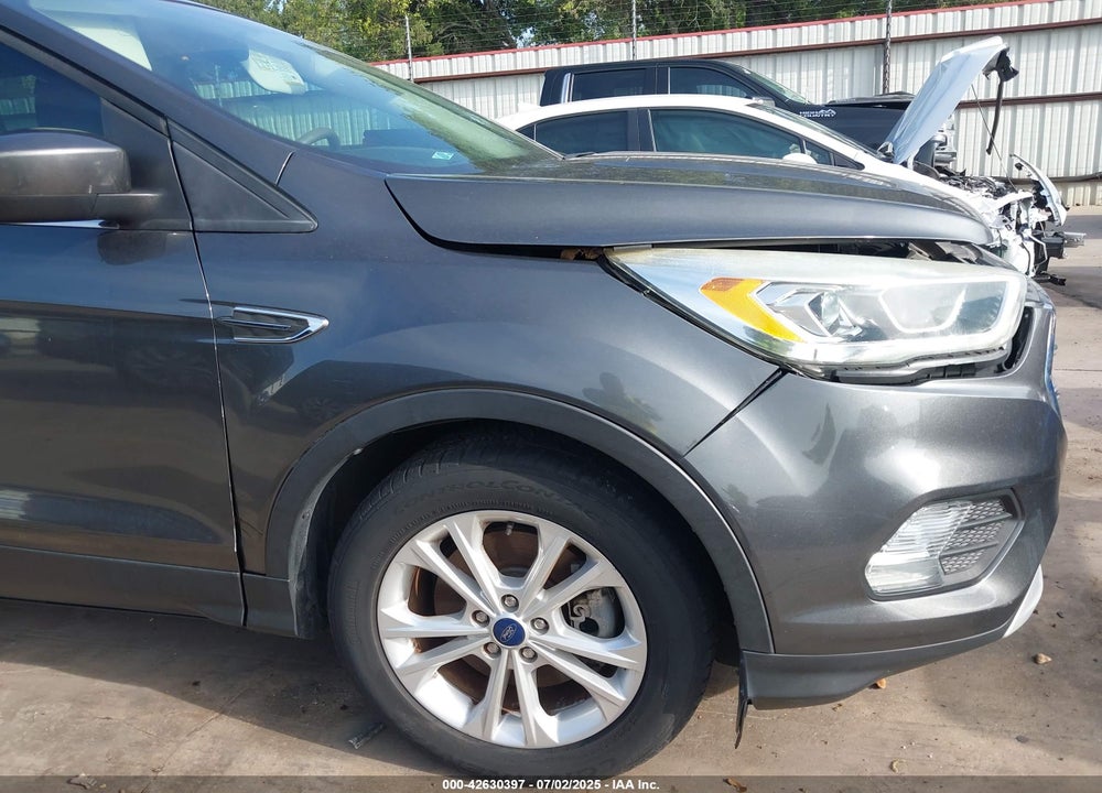 2017 FORD ESCAPE VIN: 1FMCU0G95HUC00555