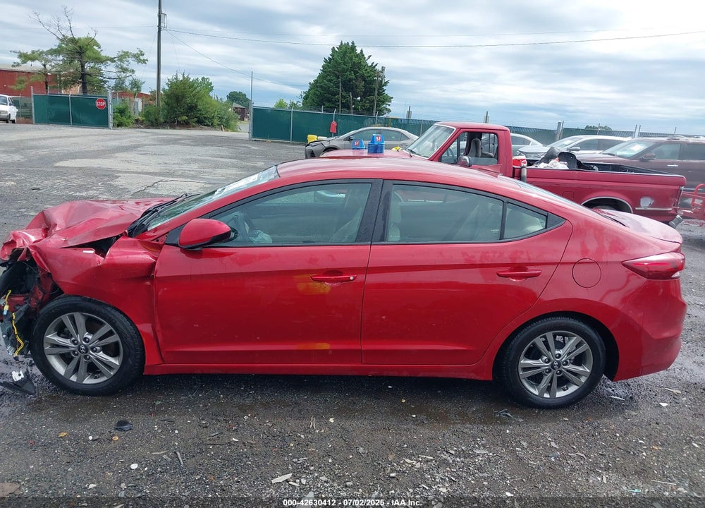 2017 HYUNDAI ELANTRA VIN: KMHD84LFXHU417580