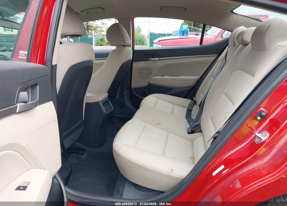 2017 HYUNDAI ELANTRA VIN: KMHD84LFXHU417580