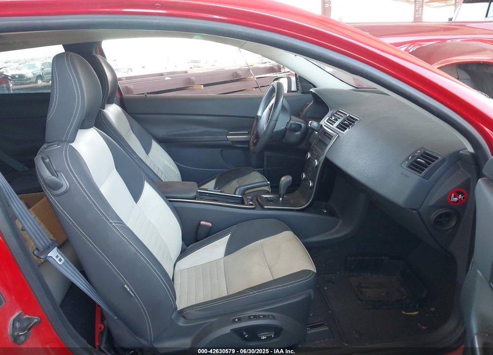 2011 VOLVO C30 VIN: YV1672MKXB2233401