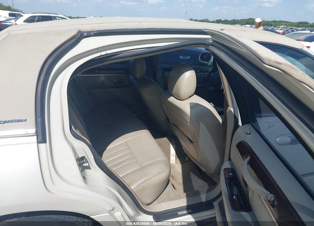 2007 LINCOLN TOWN CAR VIN: 1LNHM81V67Y629107
