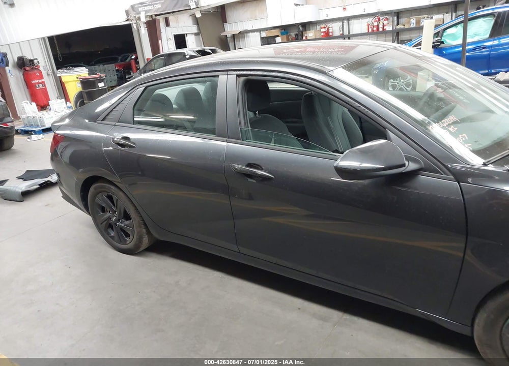 2022 HYUNDAI ELANTRA VIN: 5NPLM4AG6NH081195