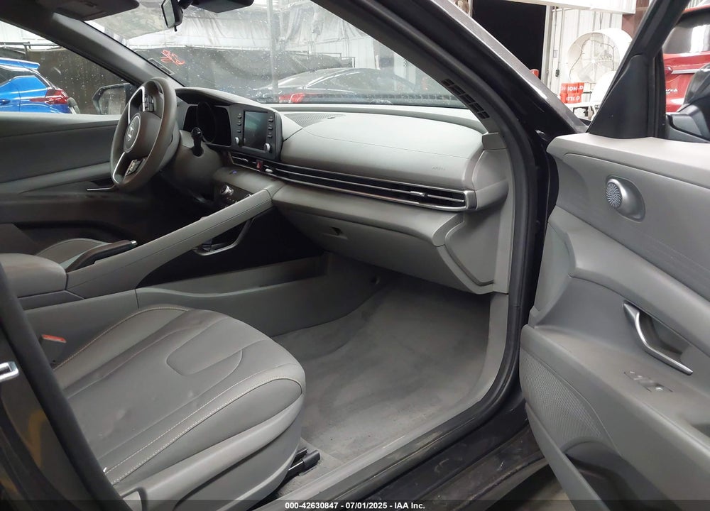2022 HYUNDAI ELANTRA VIN: 5NPLM4AG6NH081195