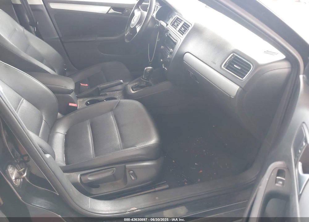 2013 VOLKSWAGEN JETTA VIN: 3VWDP7AJ1DM405572