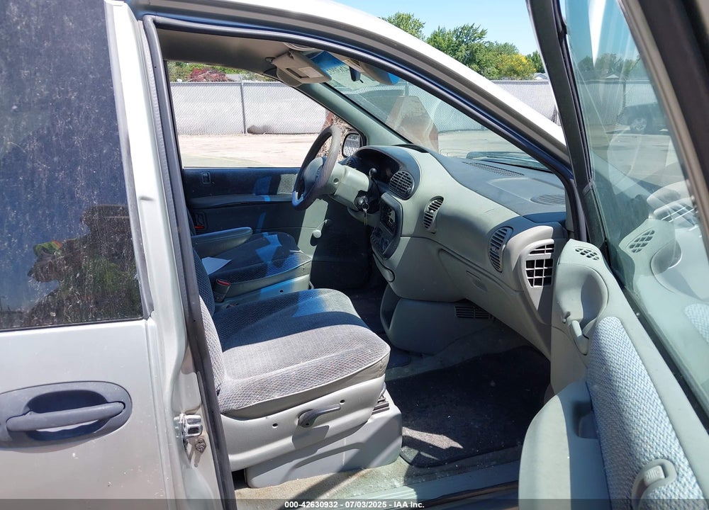 1996 PLYMOUTH GRAND VOYAGER SE VIN: 2P4GP44RXTR529158