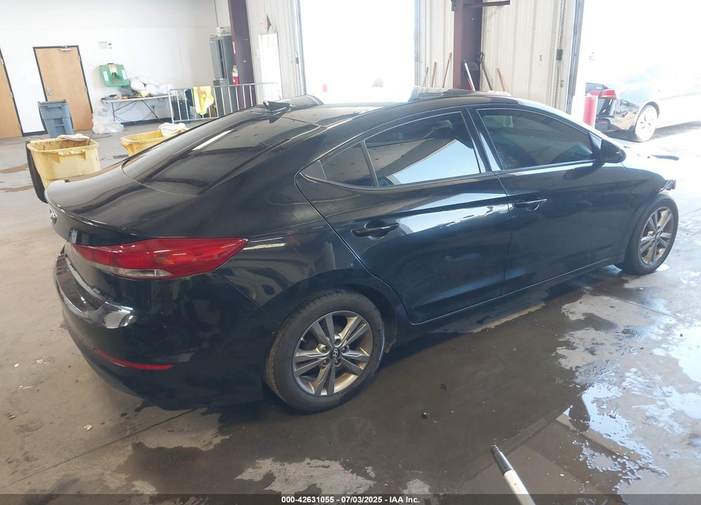 2017 HYUNDAI ELANTRA VIN: 5NPD84LF6HH020625