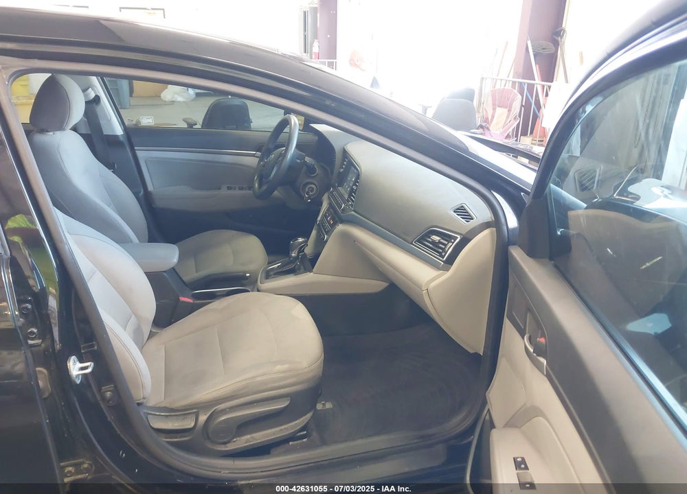 2017 HYUNDAI ELANTRA VIN: 5NPD84LF6HH020625