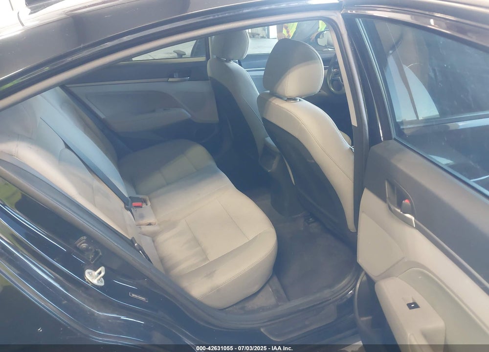 2017 HYUNDAI ELANTRA VIN: 5NPD84LF6HH020625