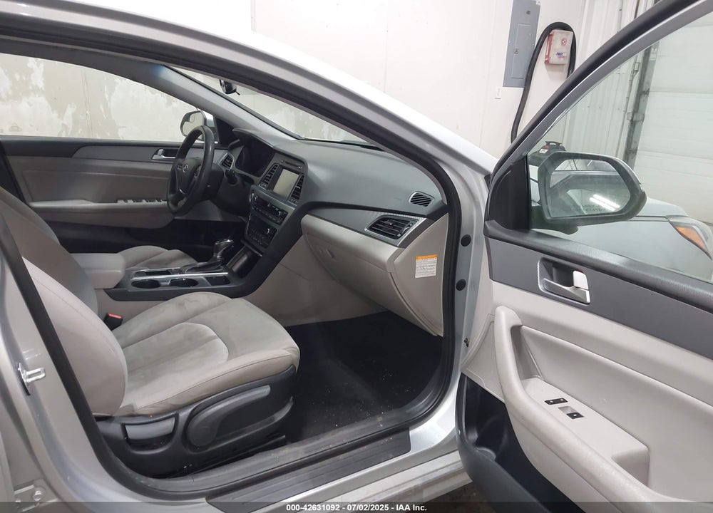 2017 HYUNDAI SONATA HYBRID VIN: KMHE24L37HA063479
