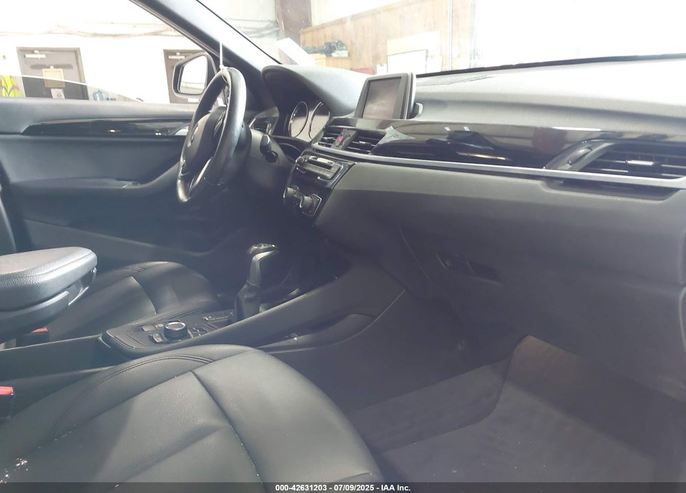 2018 BMW X1 VIN: WBXHT3C38J5L29750
