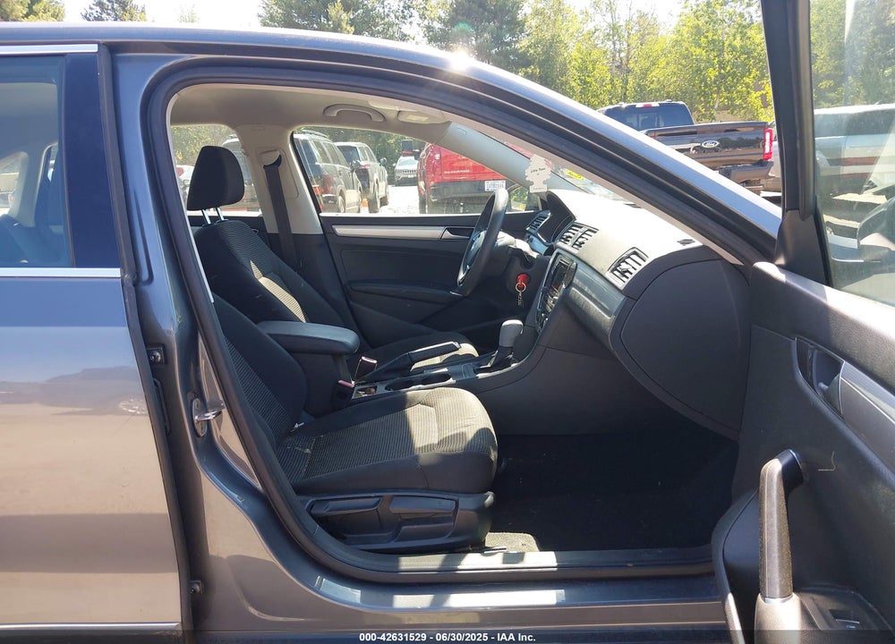 2016 VOLKSWAGEN PASSAT 1.8T S VIN: 1VWAT7A35GC024233