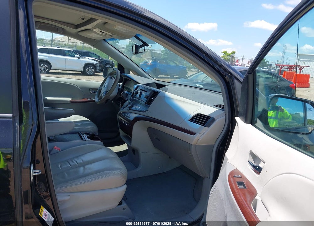 2011 TOYOTA SIENNA VIN: 5TDYK3DC7BS084224