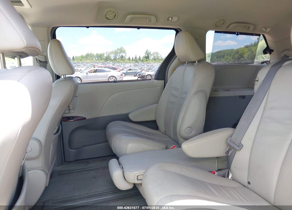 2011 TOYOTA SIENNA VIN: 5TDYK3DC7BS084224