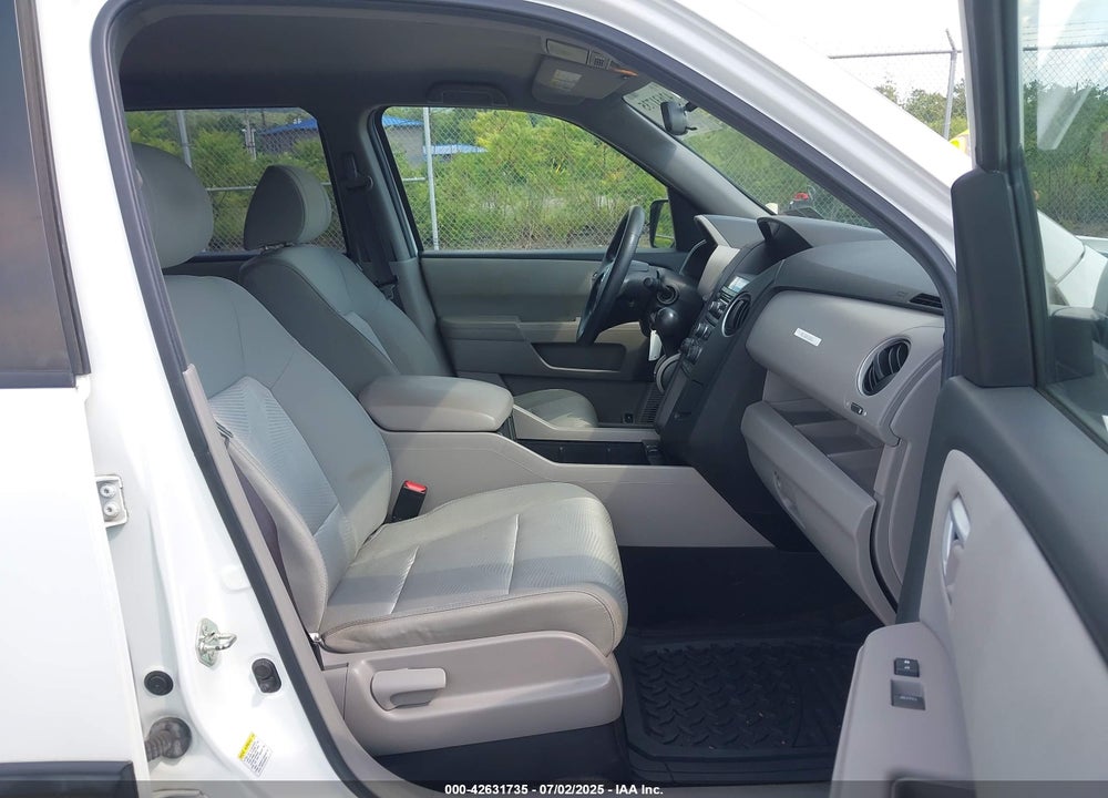 2013 HONDA PILOT LX VIN: 5FNYF4H26DB040489