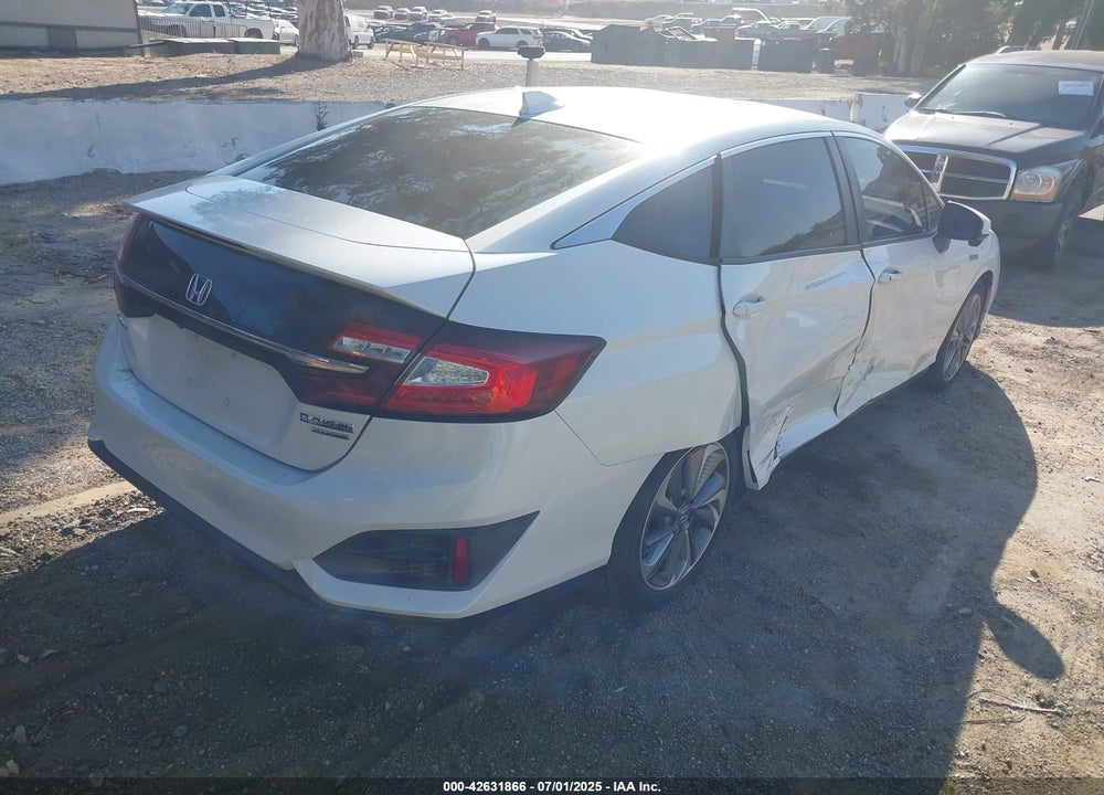 2018 HONDA CLARITY VIN: JHMZC5F32JC011027